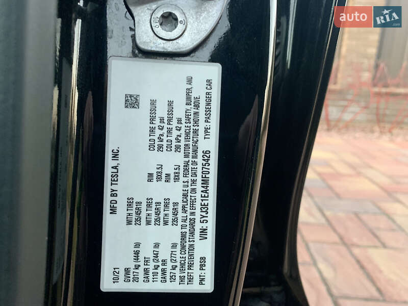Седан Tesla Model 3 2021 в Киеве