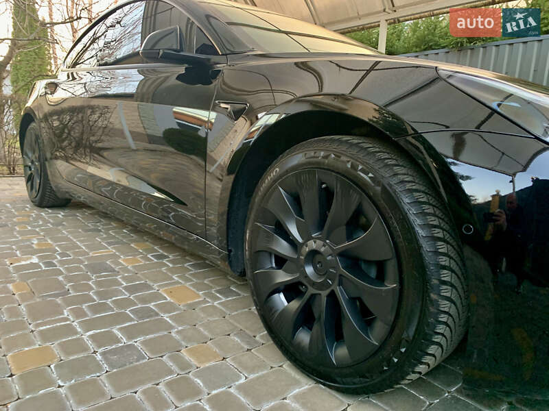 Седан Tesla Model 3 2021 в Киеве