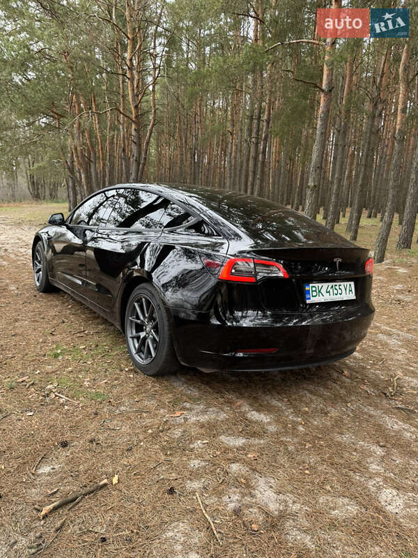 Седан Tesla Model 3 2020 в Нововолынске