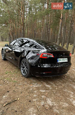 Седан Tesla Model 3 2020 в 