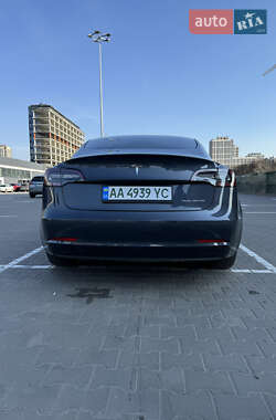 Седан Tesla Model 3 2022 в 