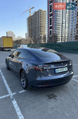 Седан Tesla Model 3 2022 в 