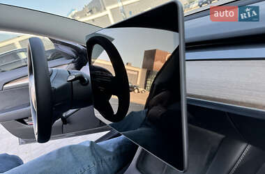 Седан Tesla Model 3 2022 в 