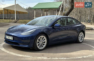Седан Tesla Model 3 2022 в 