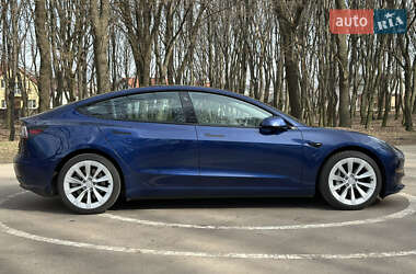 Седан Tesla Model 3 2022 в 