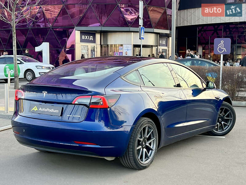 Седан Tesla Model 3 2022 в Києві