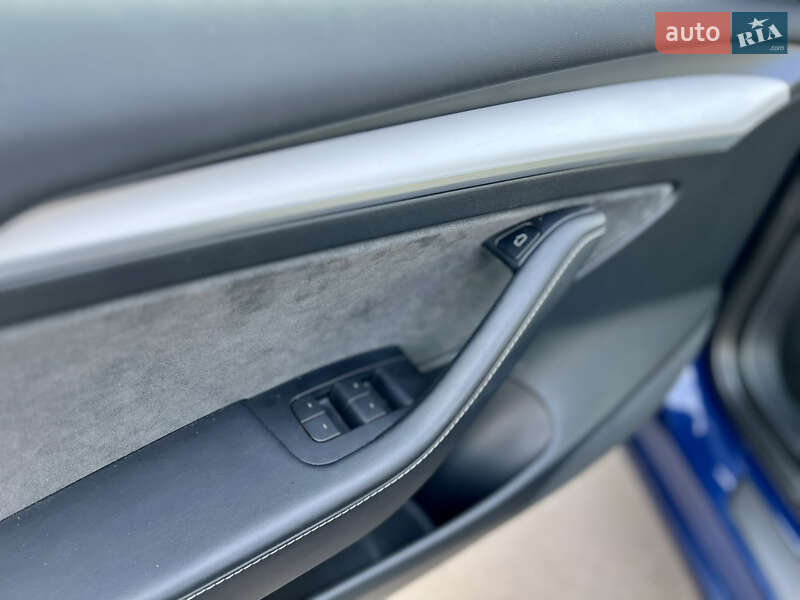 Седан Tesla Model 3 2022 в Києві