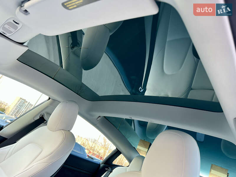 Седан Tesla Model 3 2022 в Києві