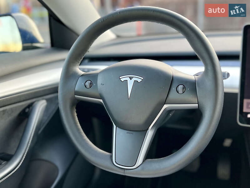 Седан Tesla Model 3 2022 в Києві