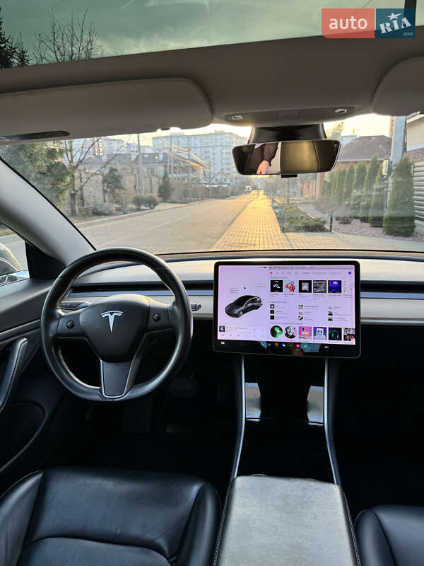 Седан Tesla Model 3 2018 в Петропавлівській Борщагівці