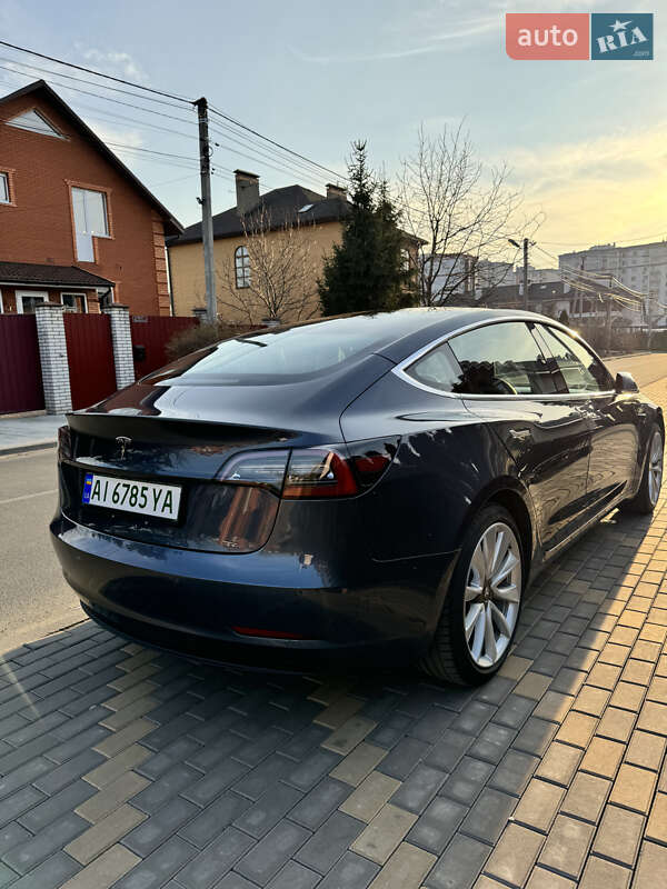 Седан Tesla Model 3 2018 в Петропавлівській Борщагівці