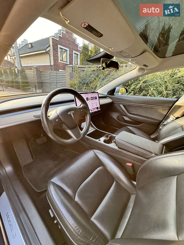 Седан Tesla Model 3 2018 в Петропавлівській Борщагівці