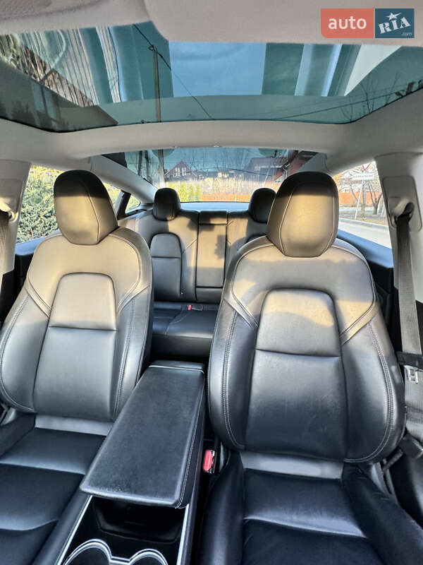 Седан Tesla Model 3 2018 в Петропавлівській Борщагівці