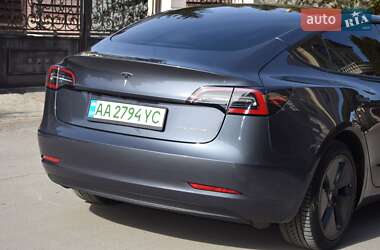 Седан Tesla Model 3 2022 в 