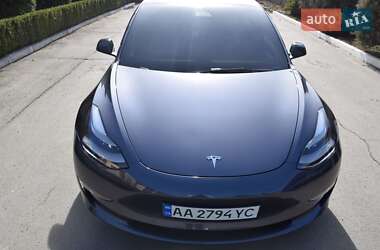 Седан Tesla Model 3 2022 в 