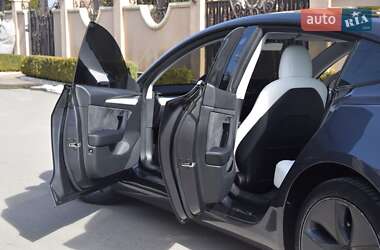 Седан Tesla Model 3 2022 в 
