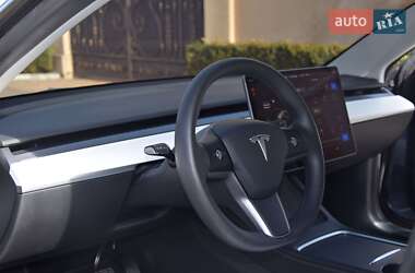 Седан Tesla Model 3 2022 в 