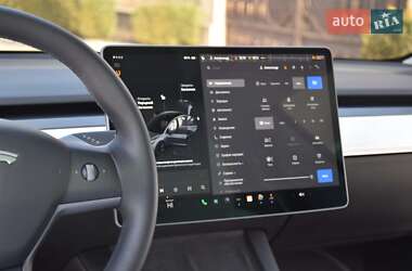 Седан Tesla Model 3 2022 в 