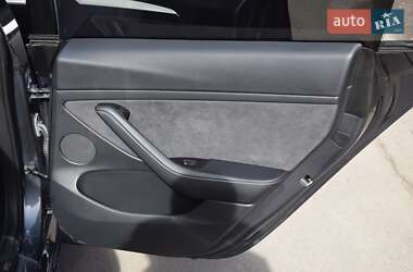 Седан Tesla Model 3 2022 в 