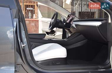 Седан Tesla Model 3 2022 в 