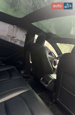 Седан Tesla Model 3 2019 в 