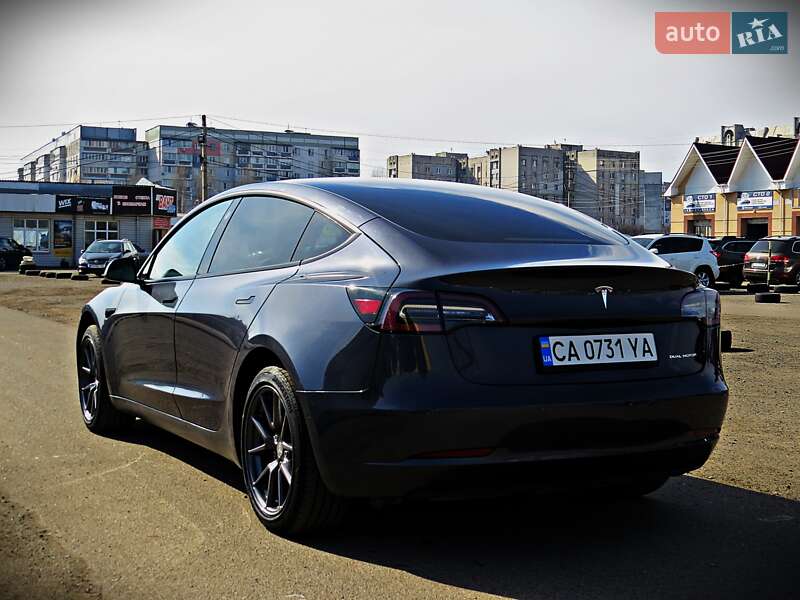 Седан Tesla Model 3 2021 в Черкасах