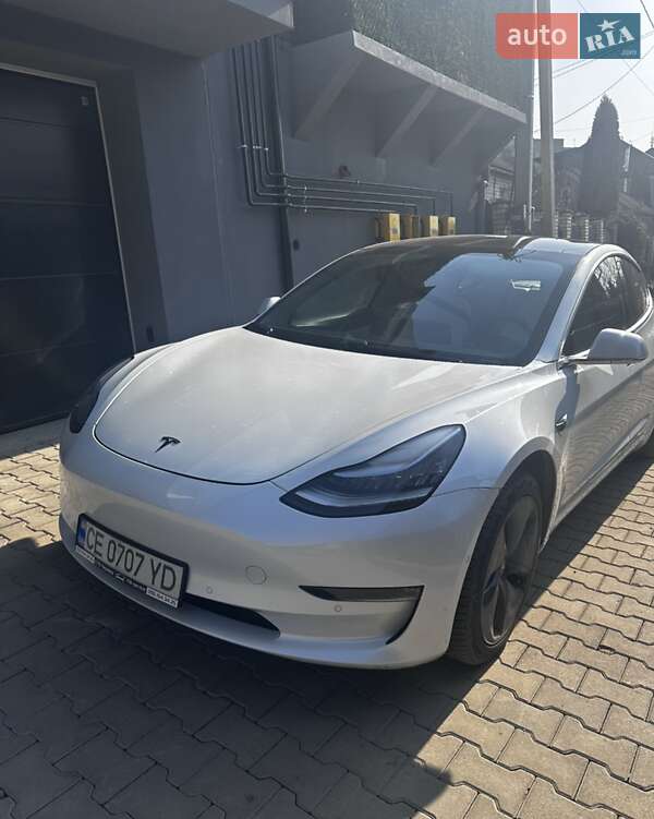 Седан Tesla Model 3 2019 в Черновцах