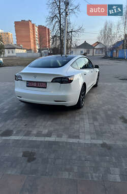 Седан Tesla Model 3 2022 в 
