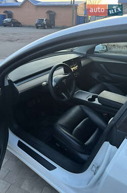 Седан Tesla Model 3 2022 в 