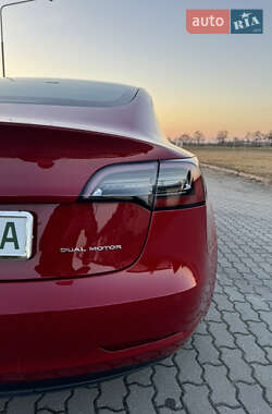 Седан Tesla Model 3 2019 в 