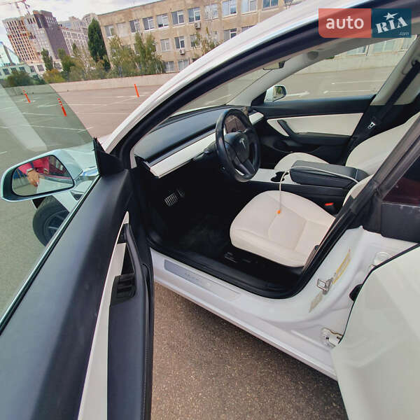 Седан Tesla Model 3 2018 в Киеве
