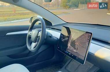 Седан Tesla Model 3 2022 в 