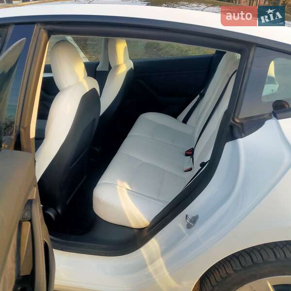 Седан Tesla Model 3 2022 в Києві