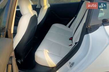 Седан Tesla Model 3 2022 в 