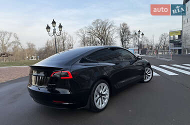 Седан Tesla Model 3 2022 в 