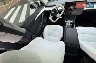 Седан Tesla Model 3 2022 в 