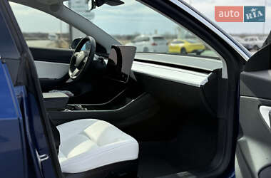 Седан Tesla Model 3 2019 в Черновцах