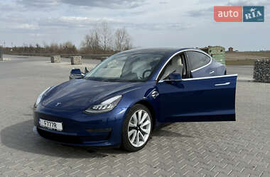 Седан Tesla Model 3 2019 в Черновцах