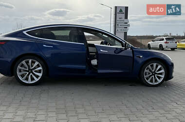 Седан Tesla Model 3 2019 в Черновцах