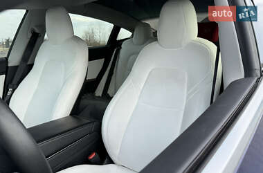 Седан Tesla Model 3 2019 в Черновцах