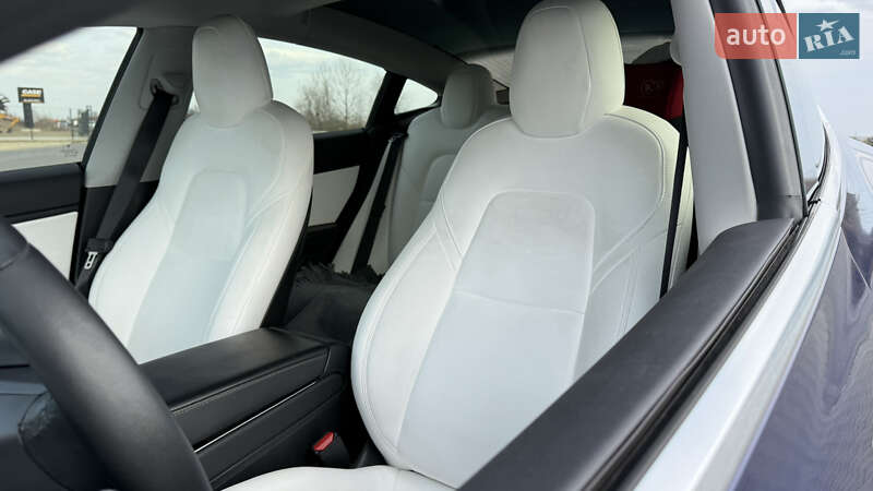 Седан Tesla Model 3 2019 в Черновцах