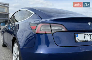 Седан Tesla Model 3 2019 в Черновцах