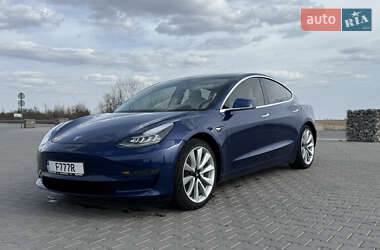 Седан Tesla Model 3 2019 в Черновцах