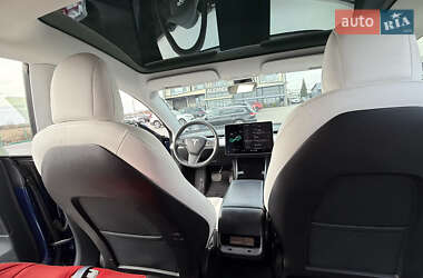 Седан Tesla Model 3 2019 в Черновцах