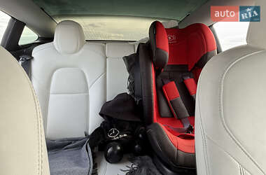 Седан Tesla Model 3 2019 в Черновцах