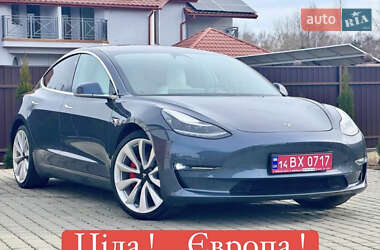 Седан Tesla Model 3 2020 в Стрию