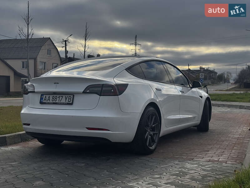 Седан Tesla Model 3 2022 в Киеве