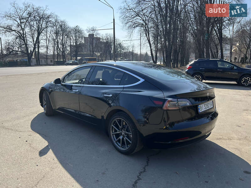 Седан Tesla Model 3 2020 в Полтаві