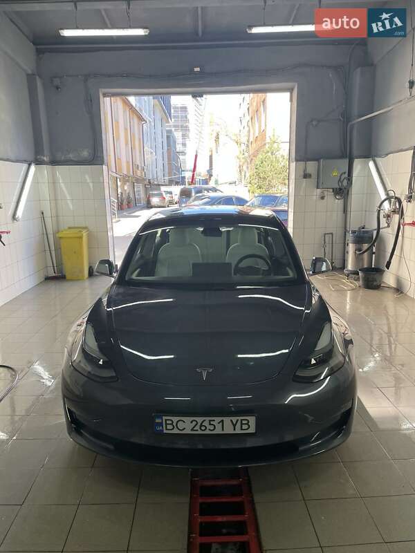 Седан Tesla Model 3 2021 в Львові
