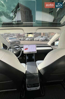 Седан Tesla Model 3 2019 в 